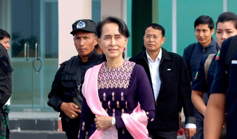 Aung San Suu Kyi se rend dans l'Etat des Rohingyas