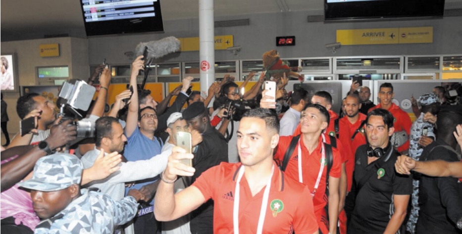 Bain de foule pour le Onze national à son arrivée à l’aéroport Felix-Houphouët Boigny