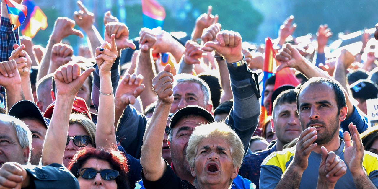 Des milliers de manifestants paralysent la capitale de l’Arménie