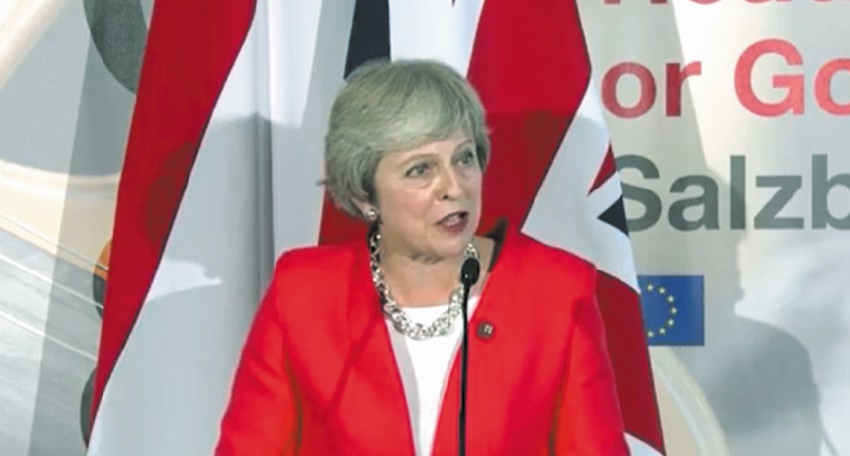 Theresa May humiliée à Salzbourg