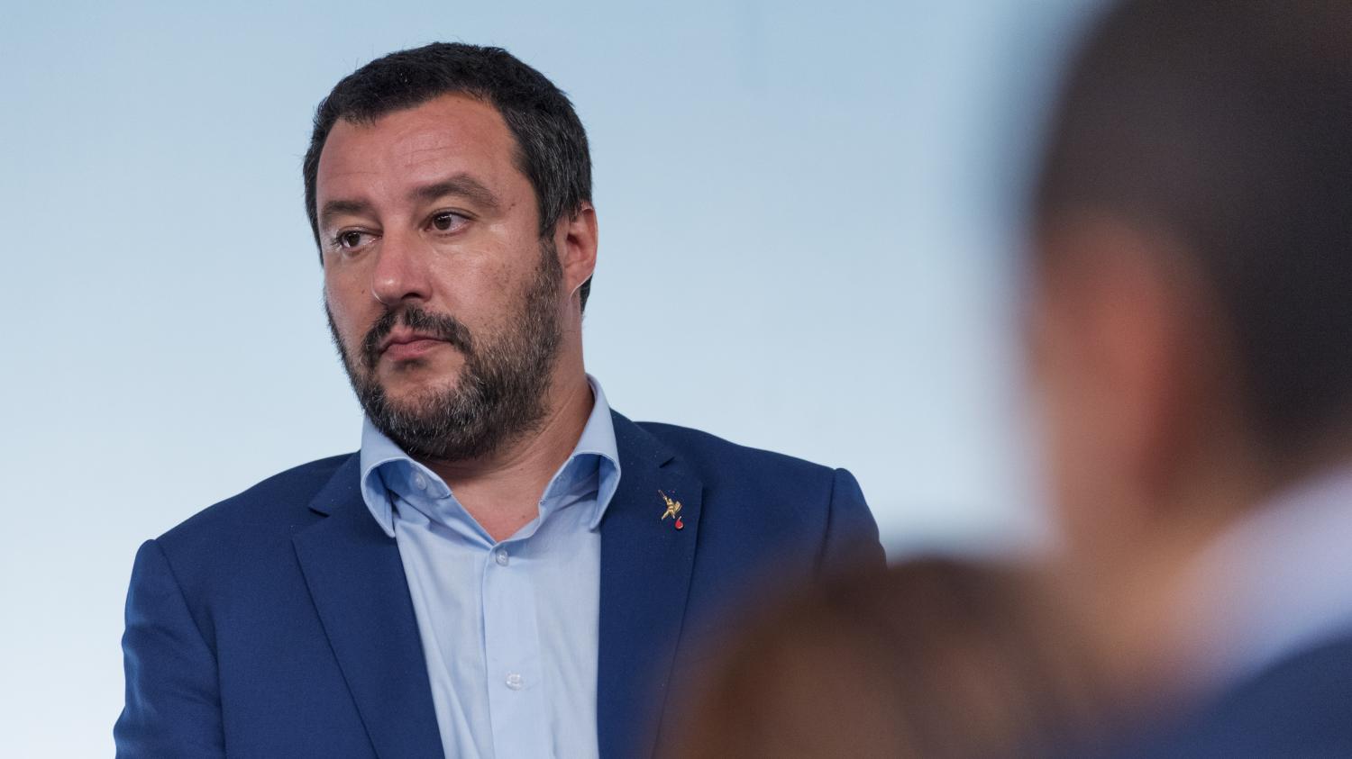 Salvini envoie des policiers à la frontière française