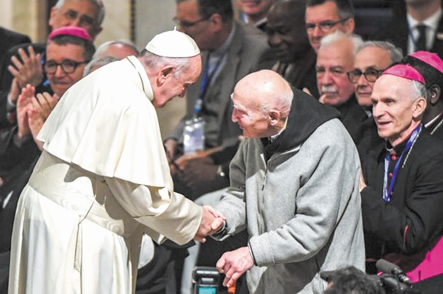 Lors de sa visite au Maroc, le pape François a rencontré le père Jean-Pierre Schumacher.