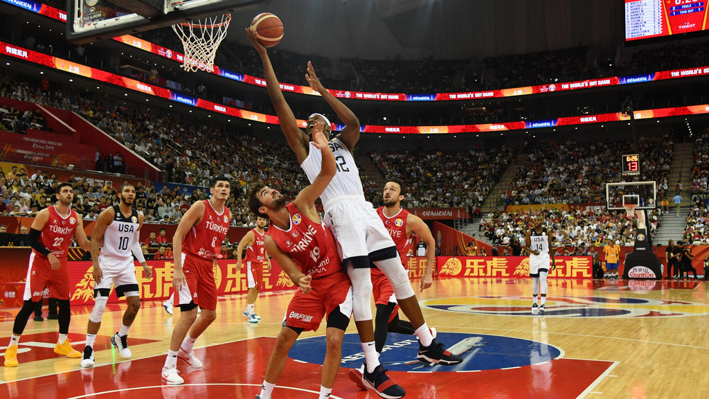 ​Les basketteurs américains passent à un cheveu de la défaite