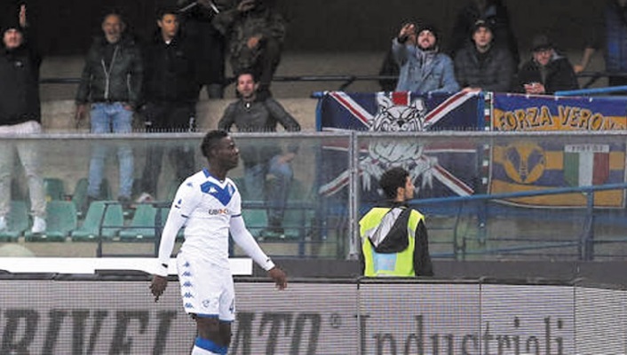 Victime de cris racistes, Balotelli répond au chef des ultras de Vérone