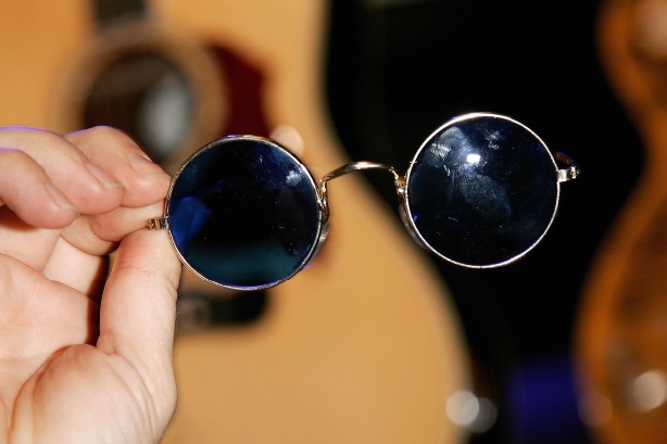 Les lunettes rondes de John Lennon vendues 137.500 livres