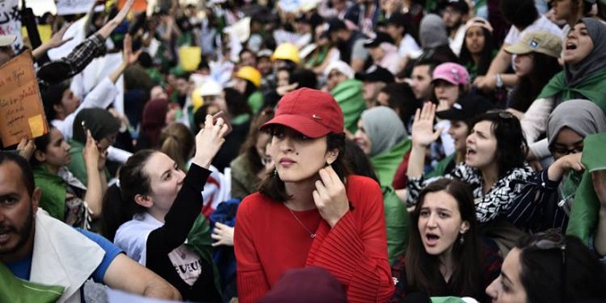 ​Des milliers d'étudiants algériens dans la rue pour réclamer la fin du régime