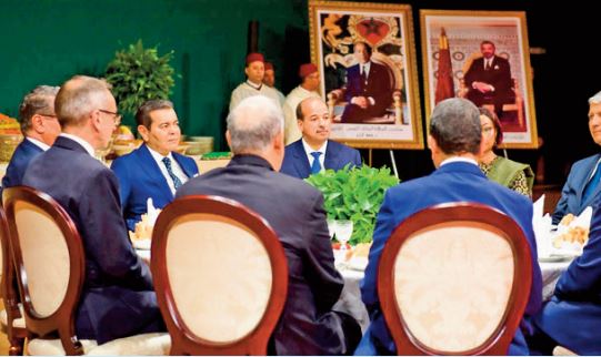 S.M le Roi offre un dîner en l'honneur des invités et participants au 15ème SIAM, présidé par SAR le Prince Moulay Rachid