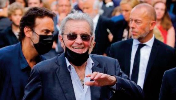 Alain Delon victime de harcèlement moral ?