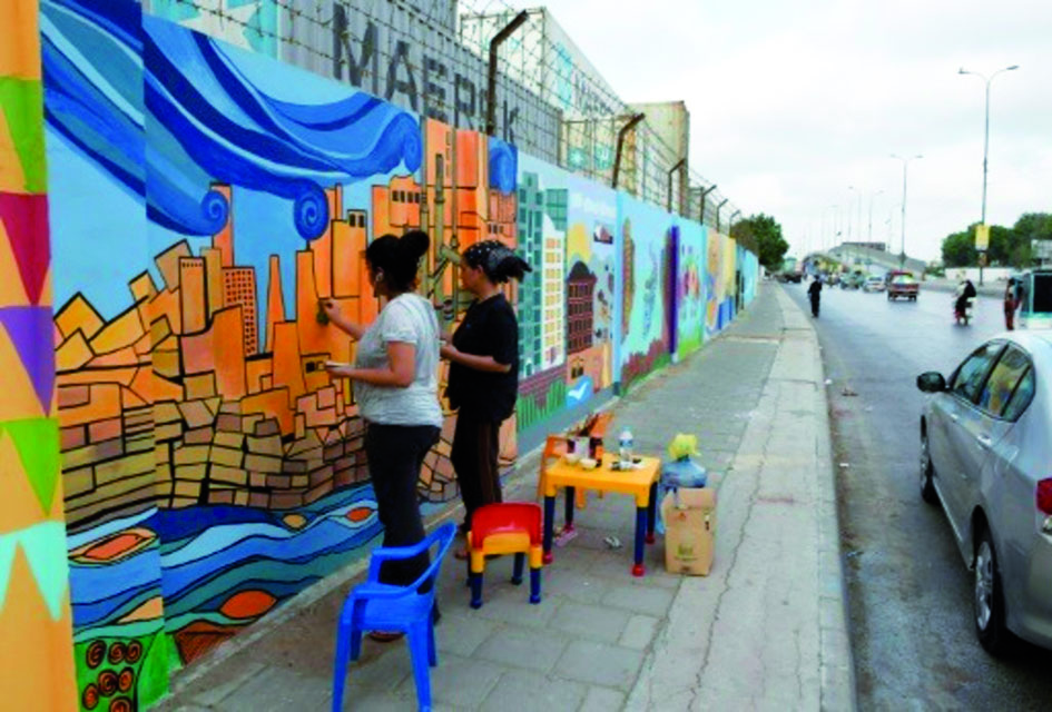 A Karachi, des tagueurs couvrent d'art les "murs de la haine"