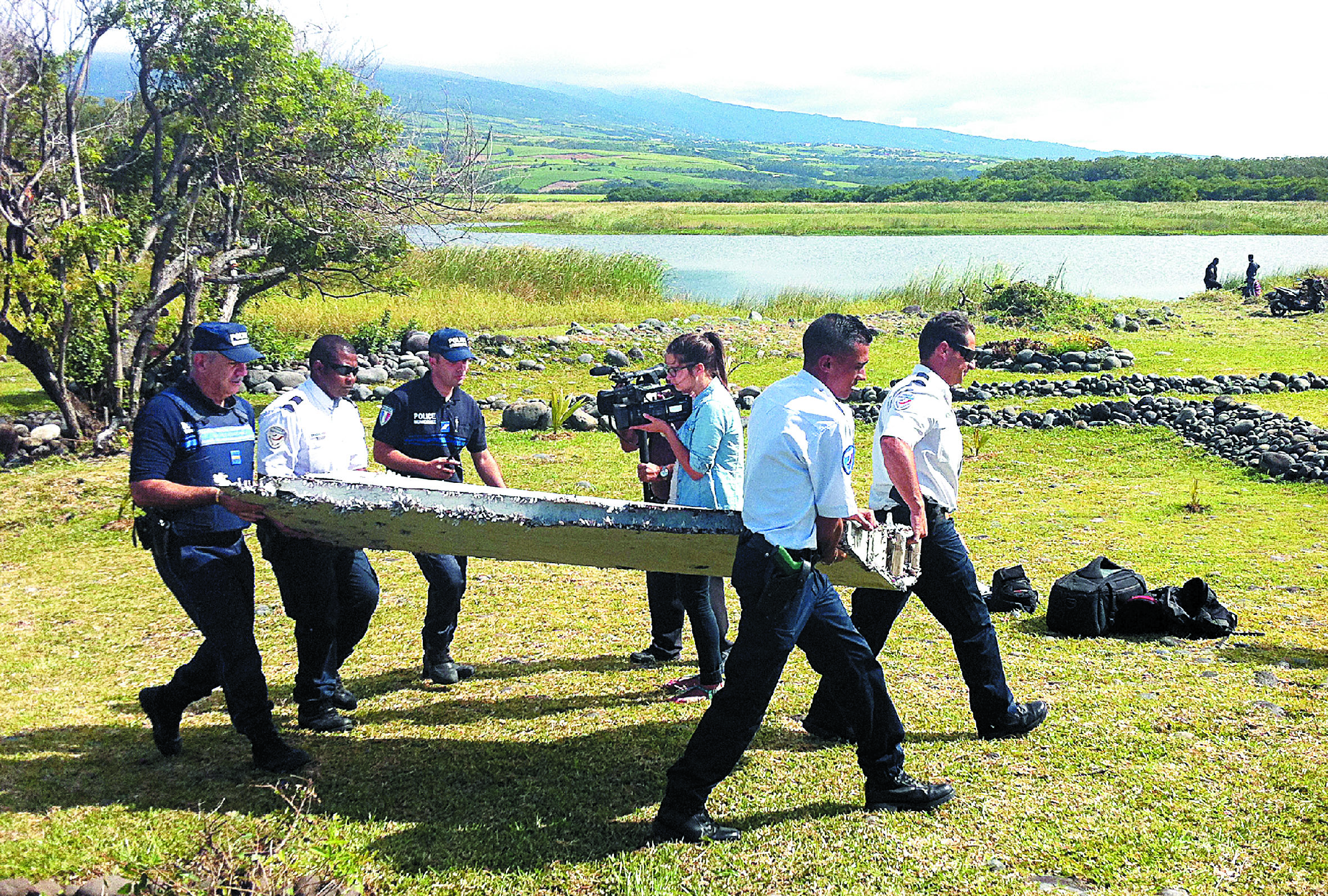 Pour la Malaisie, le débris d'avion trouvé à la Réunion provient bien du vol MH370