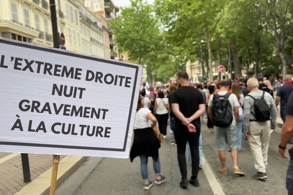 Le monde de la culture manifeste contre l'extrême droite à Paris