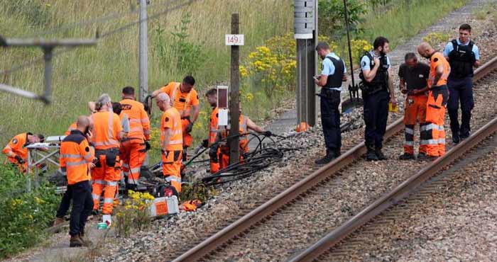 Attaque contre la SNCF: Les services de renseignement et les forces de l'ordre "mobilisés" pour retrouver les auteurs