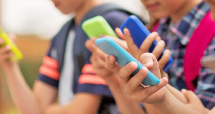 Téléphones portables dans les écoles: Interdiction absolue ou utilisation rationnelle ?