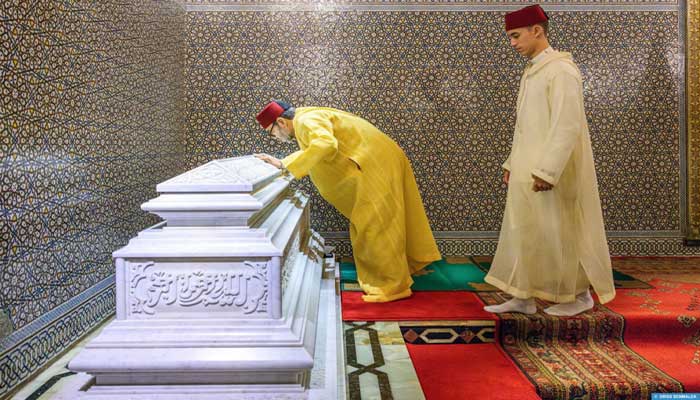 SM le Roi, Amir Al-Mouminine, préside une veillée religieuse en commémoration du 26ème anniversaire de la disparition de Feu SM le Roi Hassan II