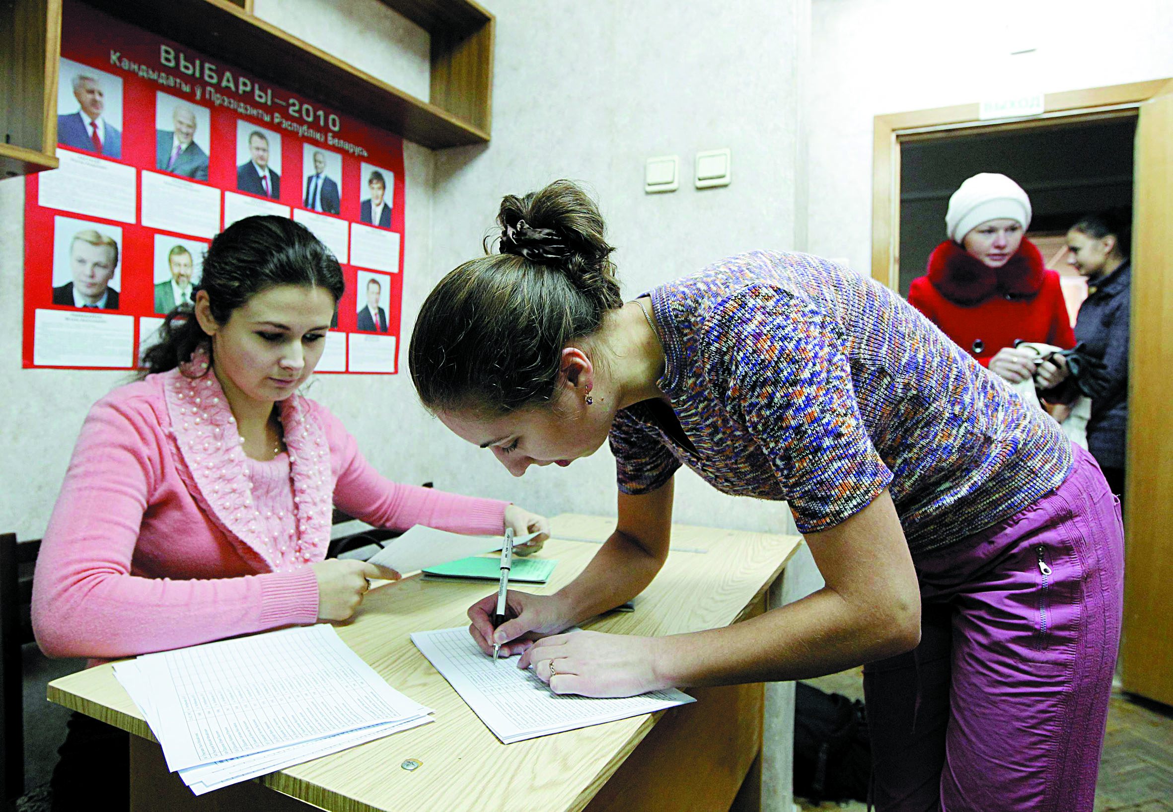 Les Bélarusses  aux urnes pour élire leur président