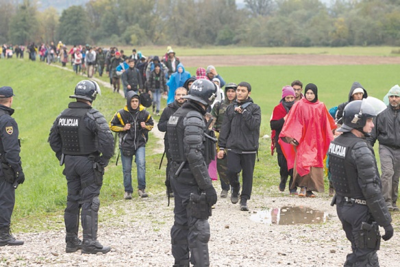 Dépassée par le flux des migrants, la Slovénie fait appel à l'armée et à l'UE