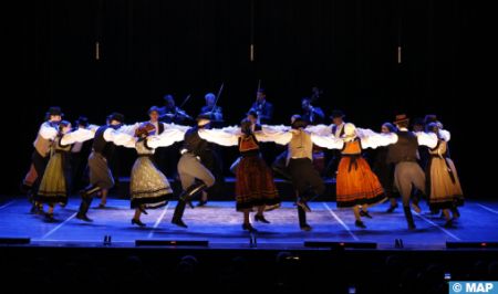 La troupe hongroise "Bihari János Folk Dance Ensemble" illumine le Théâtre national Mohammed V