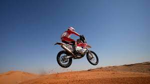 Au Dakar-2025, les balbutiements de motos de course électriques