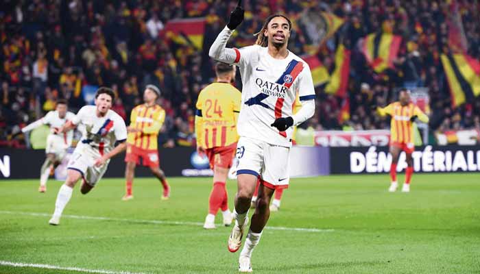 Ligue 1: Paris renverse Lens sans convaincre avant City