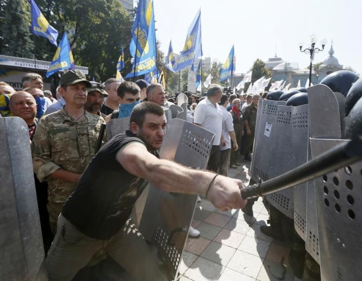 L'Ukraine accuse les rebelles de ne pas respecter la nouvelle trêve