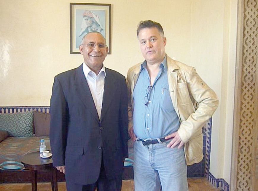 Mustapha Jmahri au côté de l’écrivain marocain Fouad Laroui