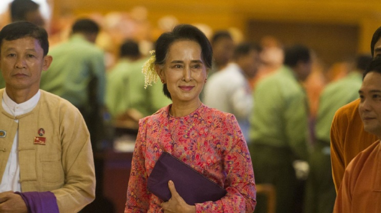 Le parti d'Aung San Suu Kyi prend les rênes du Parlement