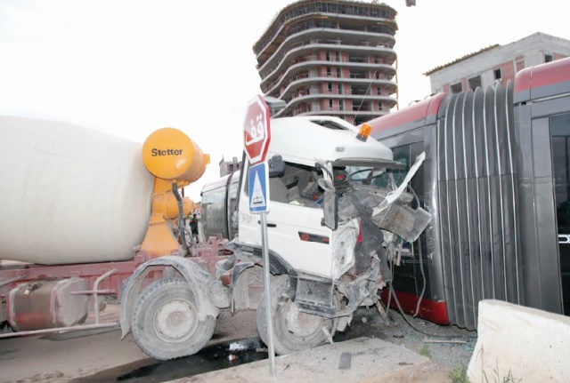 Collision entre un camion et une rame de tramway à Casablanca