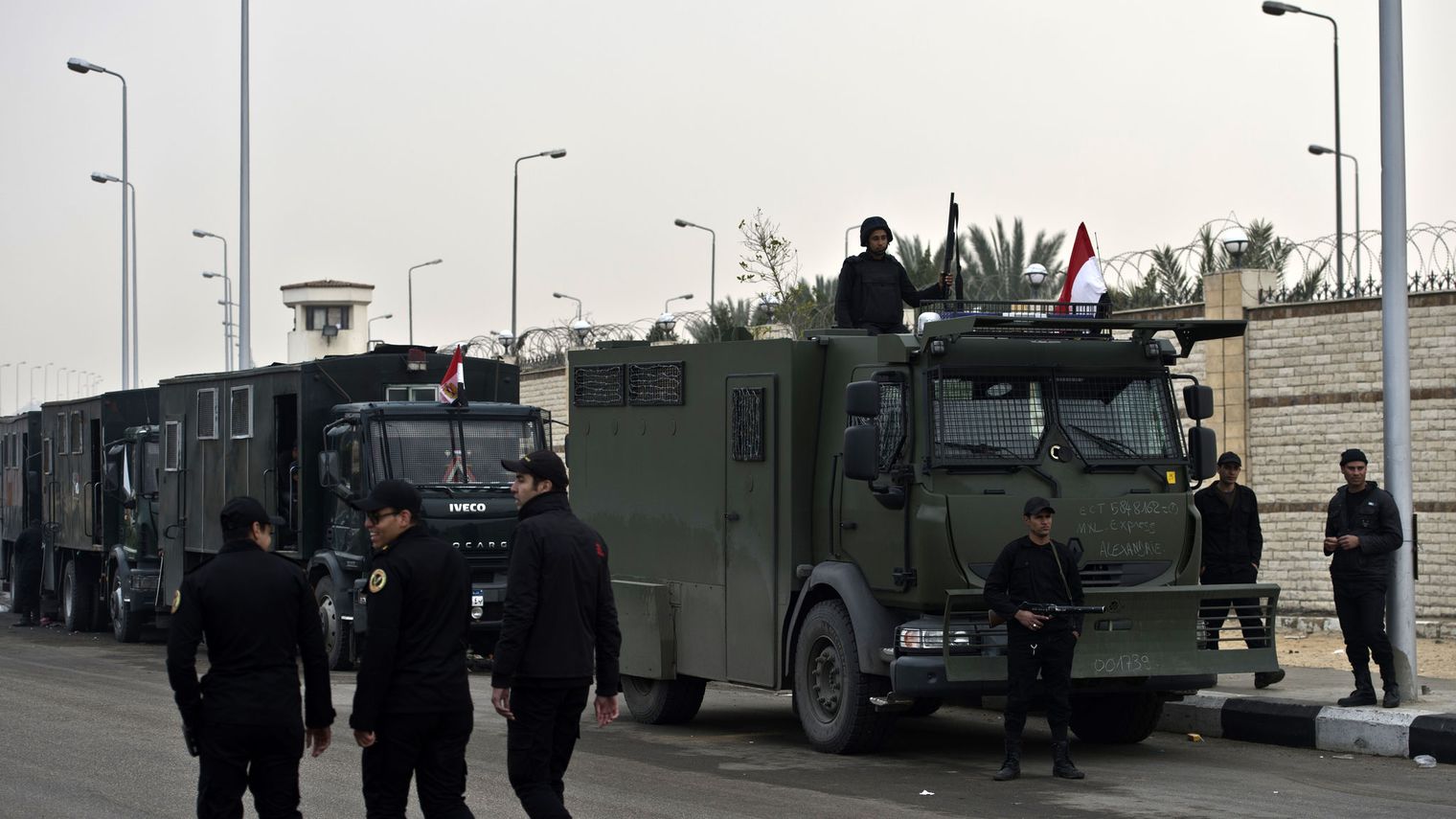 Huit policiers tués par des hommes armés au sud du Caire