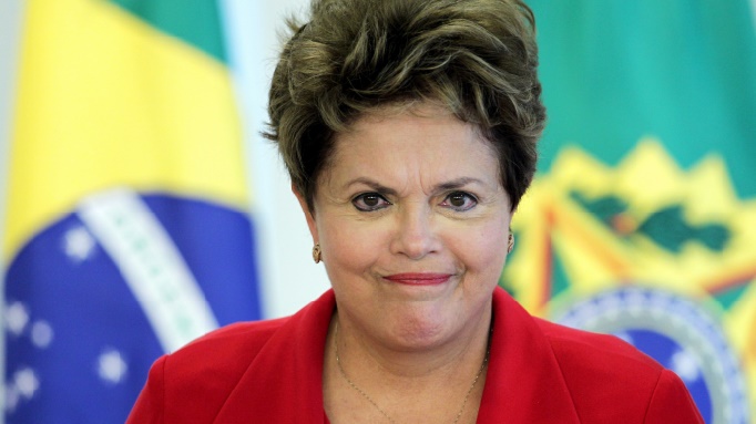 La présidente Dilma Rousseff vers la sortie