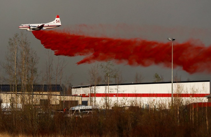 Au Canada, les feux ravagent toujours les environs de Fort McMurray en Alberta