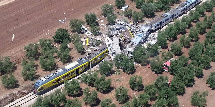 Au moins 25 morts dans une collision de trains en Italie