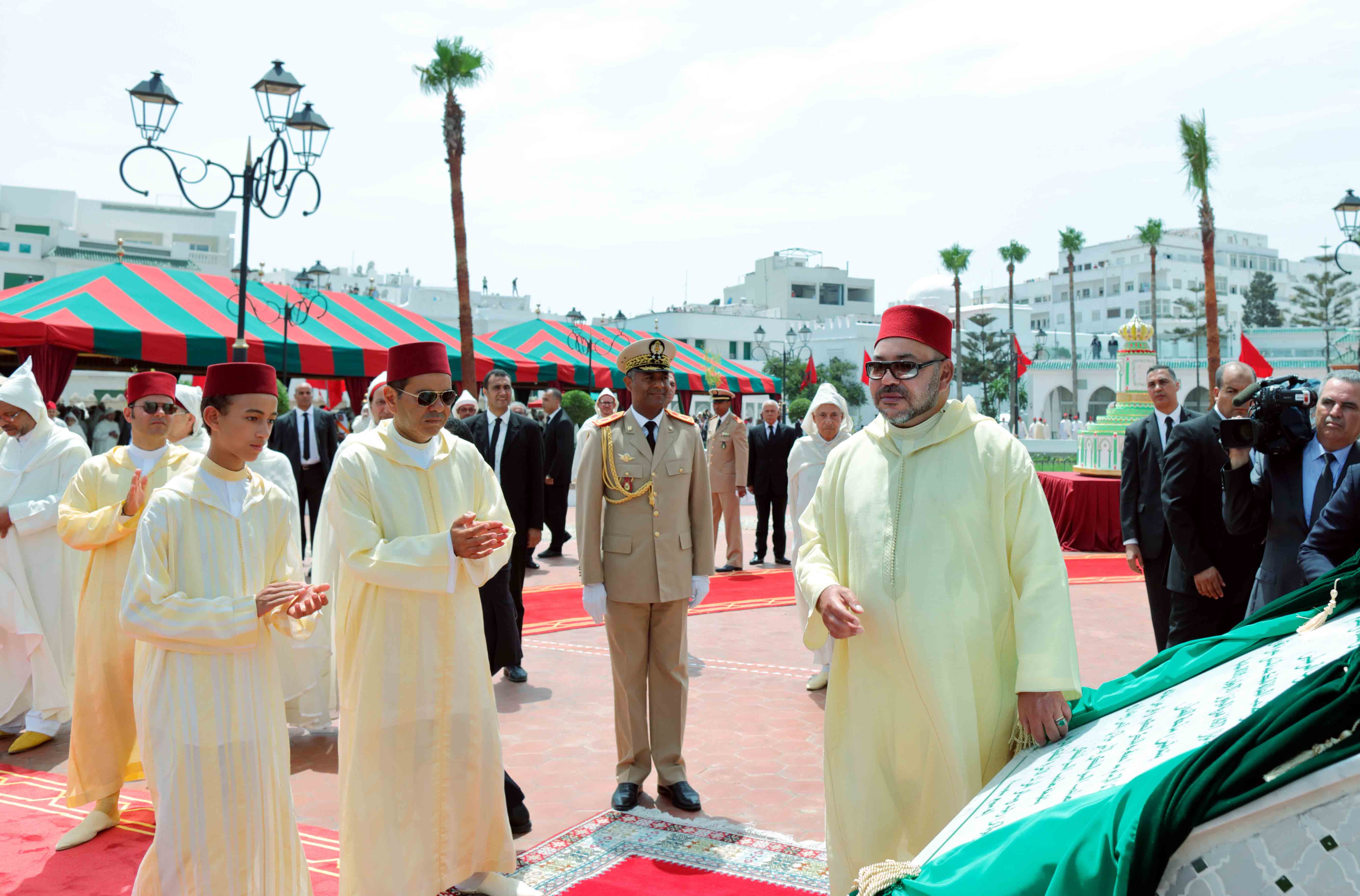 S.M Mohammed VI dans le discours du Trône Je suis le Roi de toutes les formations  politiques, sans discrimination ou exclusion