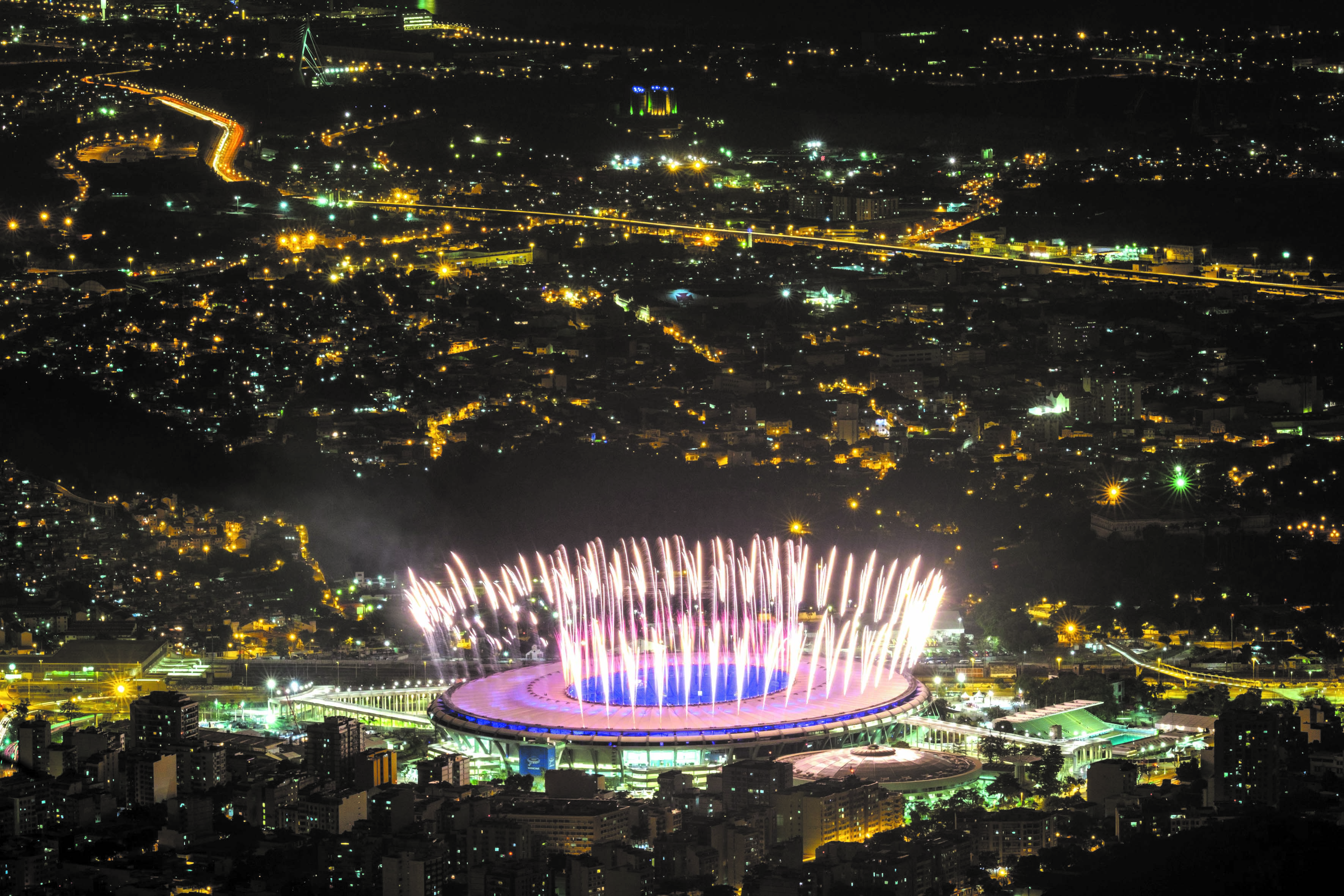 Rio promet la plus grande fête jamais organisée au Brésil  Le légendaire Maracana transformé le temps d'une soirée en ‘’sambodrome’’ lors de la cérémonie d’ouverture des JO-2016