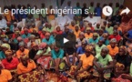 Le président nigérian s'affiche avec les jeunes filles relâchées par Boko Haram