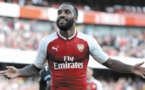 Lacazette marque et se blesse