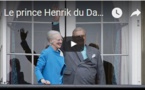 Le prince Henrik du Danemark fait tombe à part