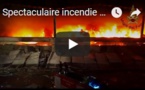 Spectaculaire incendie dans une décharge italienne