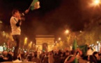 Tensions sur les Champs-Elysées entre supporters algériens et forces de l'ordre