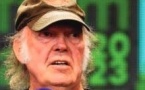 Après ses critiques, Neil Young jouera finalement au festival de Glastonbury