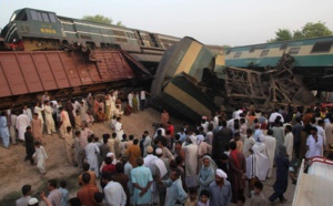 17 morts dans une collision de trains dans une gare au Pakistan