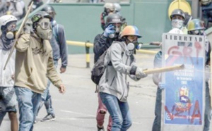 Maria, Manuel et Julio, manifestants cagoulés au Venezuela