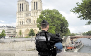 Attaque contre un policier devant Notre-Dame à Paris