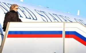 Relance des relations entre la Maison blanche et le Kremlin : Clinton à Moscou pour parler Proche-Orient et traité Start