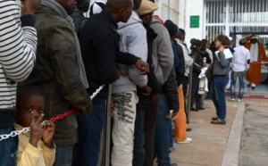 La régularisation des étrangers en séjour irrégulier se fait désirer