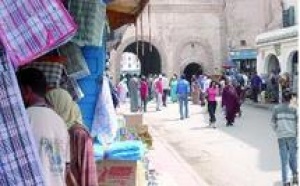 Saison estivale à Essaouira : Du vent, des porteurs de clés et des nids-de-poule à perte de vue