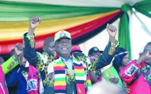 Le président du Zimbabwe  échappe à un attentat à la bombe