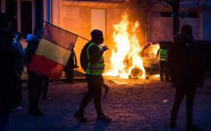 Une journée de chaos à Paris, théâtre d'un déferlement de violence