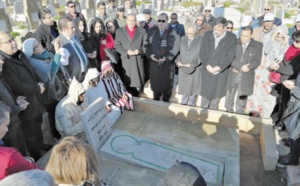 Visite de recueillement sur la tombe de Abderrahim Bouabid