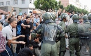 Les forces anti-émeutes entrent en action : Les manifestants du "20 février" dispersés sans ménagement