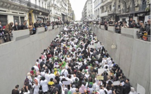 Etudiants et professionnels de Santé défilent contre Bouteflika à Alger